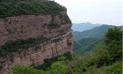 半壁江山半壁红,皆是英雄血染成是什么生肖_半壁江山